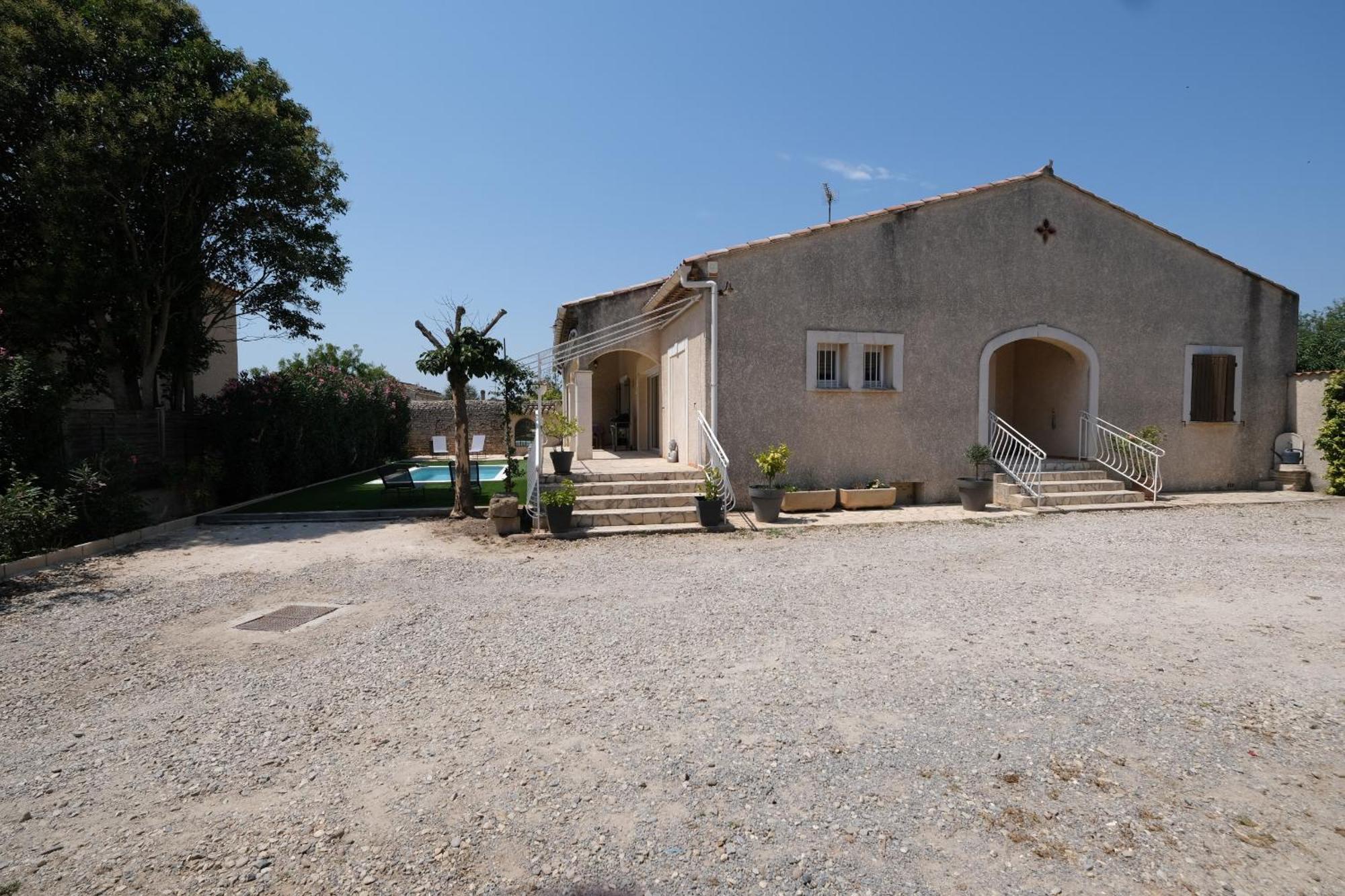 Pretty Detached House With Swimming Pool In The Village Of Mouries Bagian luar foto