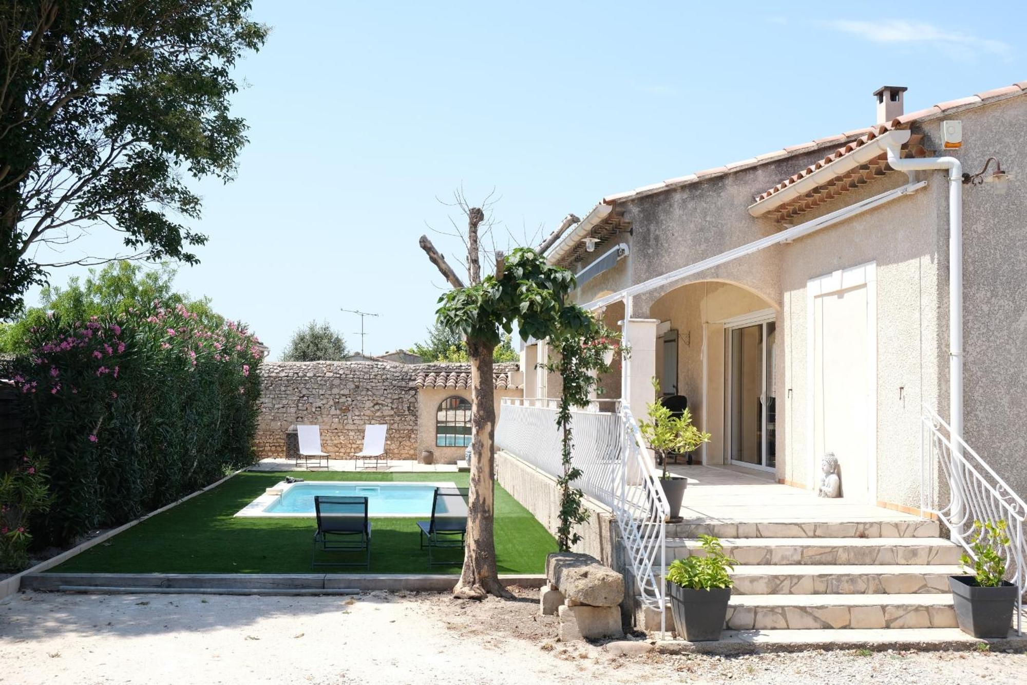 Pretty Detached House With Swimming Pool In The Village Of Mouries Bagian luar foto