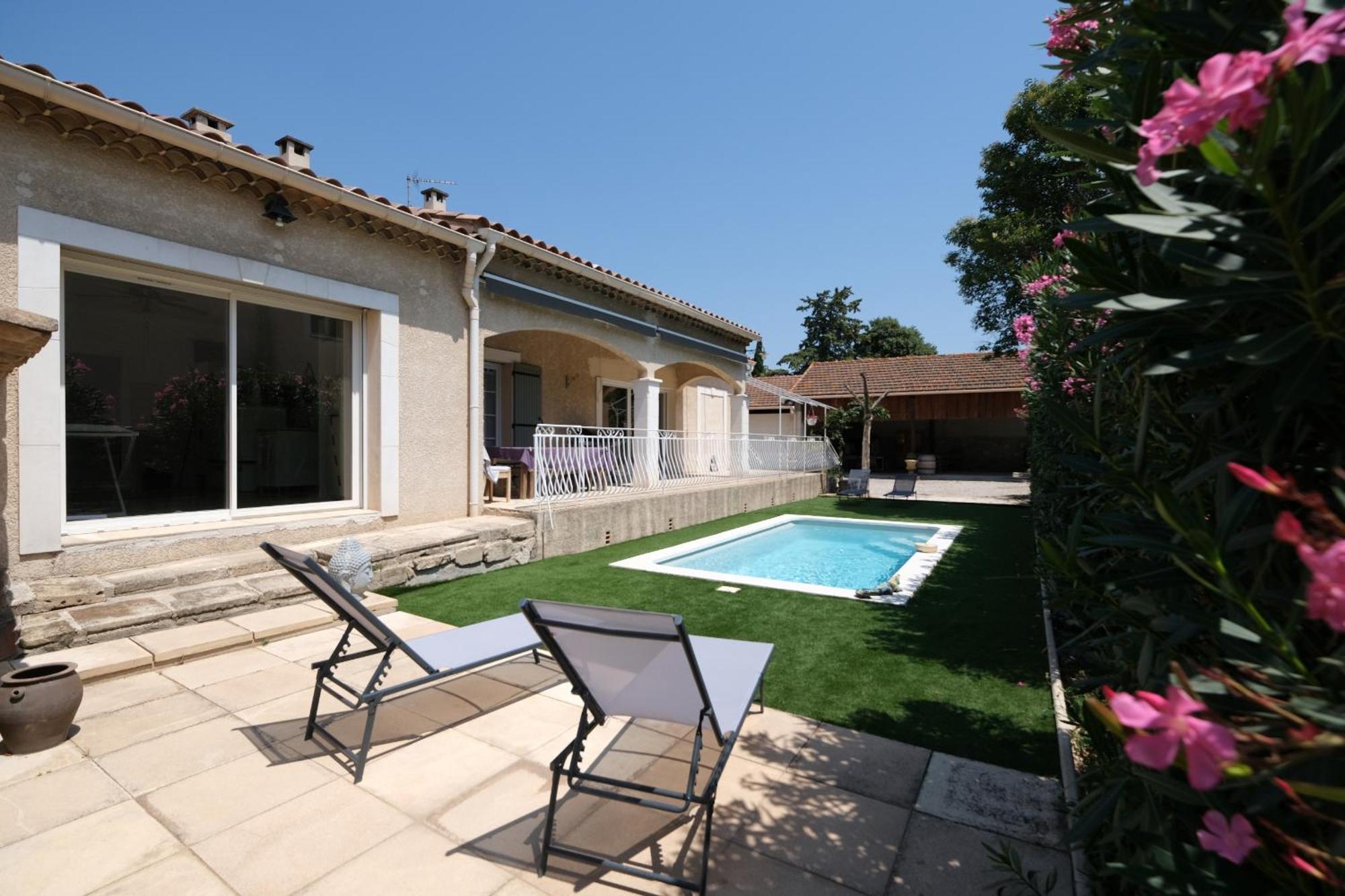 Pretty Detached House With Swimming Pool In The Village Of Mouries Bagian luar foto